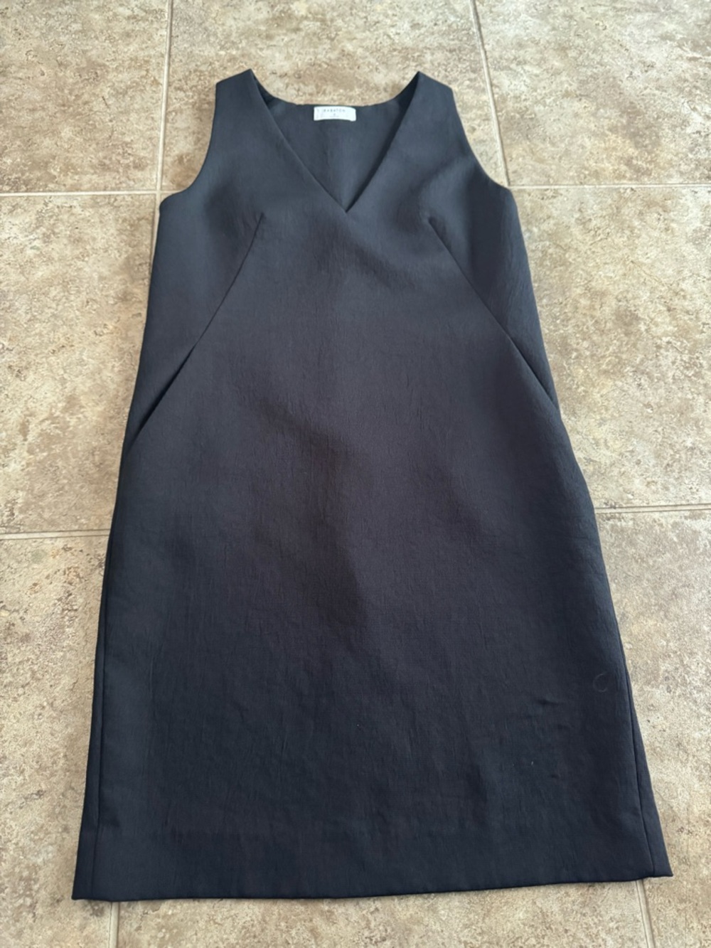 O women’s aritizia babaton black sleeveless v-neck dress